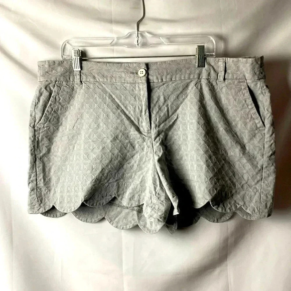 CROWN & IVY SHELBY SHORTS WO SIZE 16 GRAY SHORTS EMBOSSED DESIGN SCALLOPED HEM - Picture 1 of 13